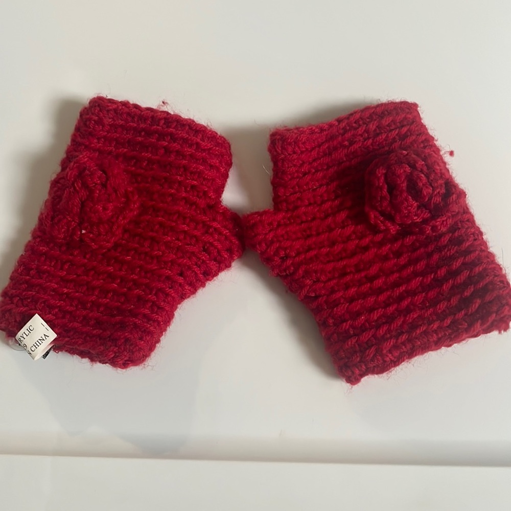 cute red dress gloves !!